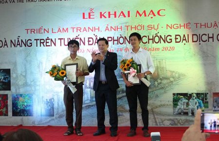 Đà Nẵng: Triển lãm tranh, ảnh thời sự – nghệ thuật tuyến đầu chống dịch Covid-19